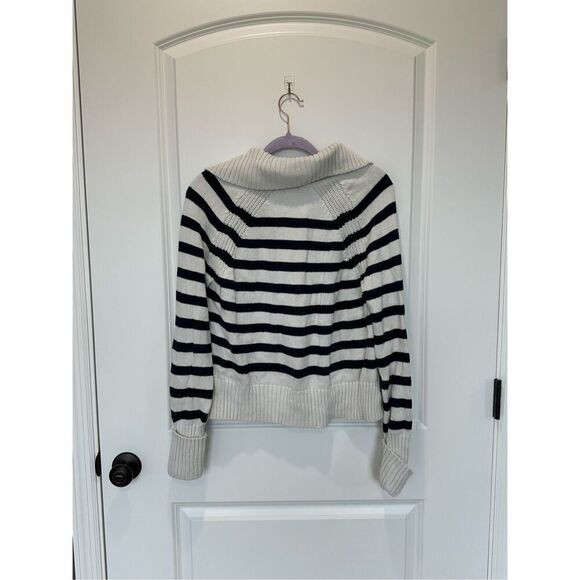 Abercrombie & Fitch White and Navy Striped Collared Sweater Size Small - Picture 6 of 8